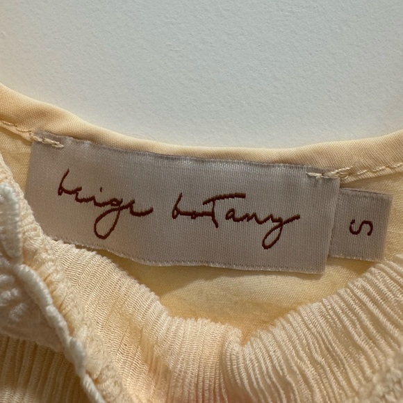 PRICE DROP⬇️ Isabelle’s Cabinet | Cream Cropped Tank | Size S - Picture 4 of 5